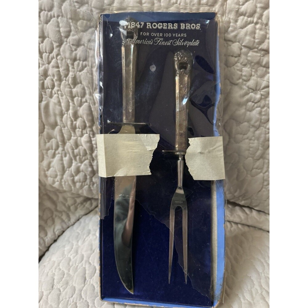 1847 ROGERS BROS FIRST LOVE INTERNATIONAL SILVER PLATE 2PC ROAST CARVING SET